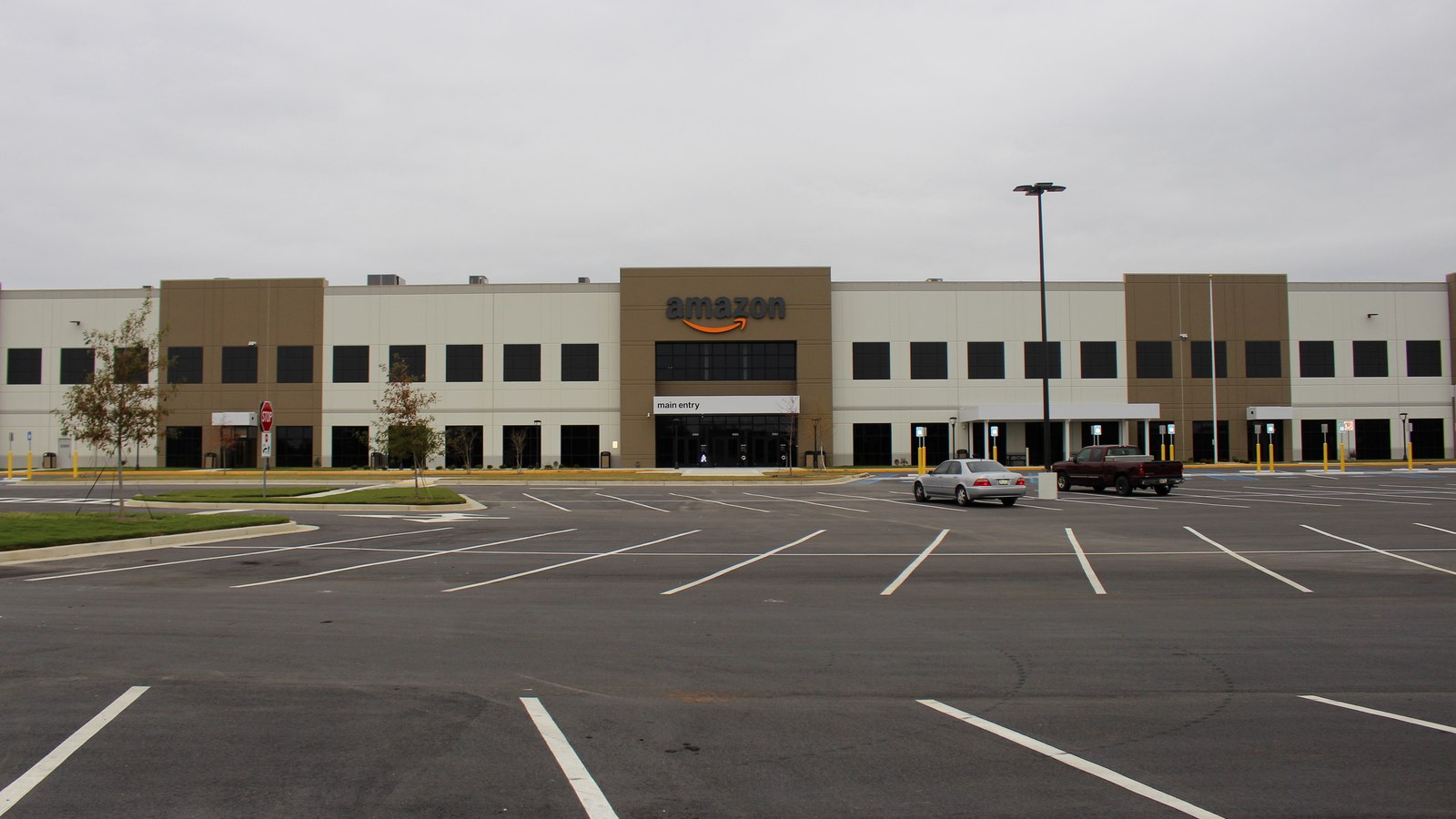 Amazon fulfillment center building in Macon with large parking and entrance.