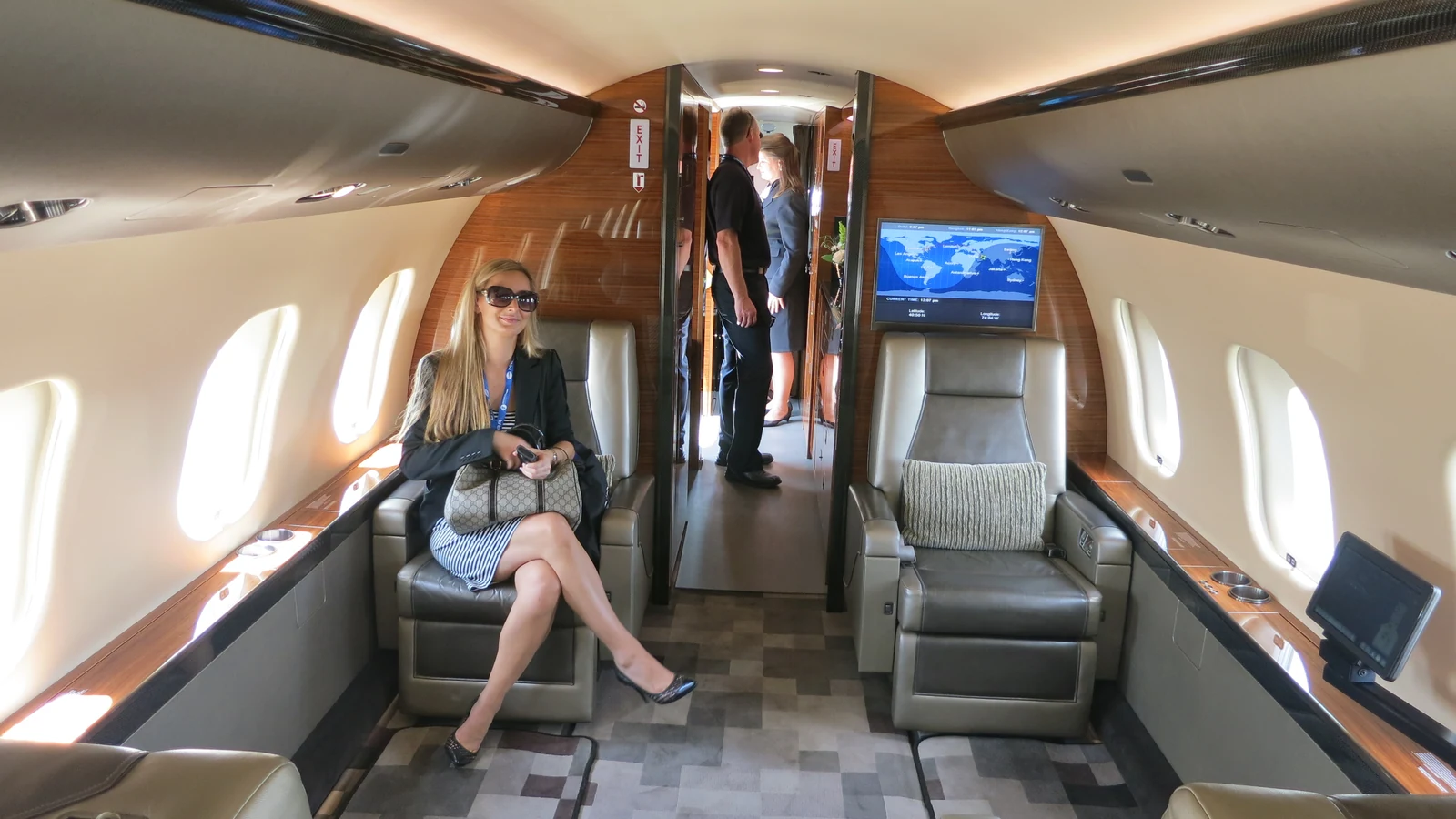 Cabin and interior inside a Bombardier Global 6000.