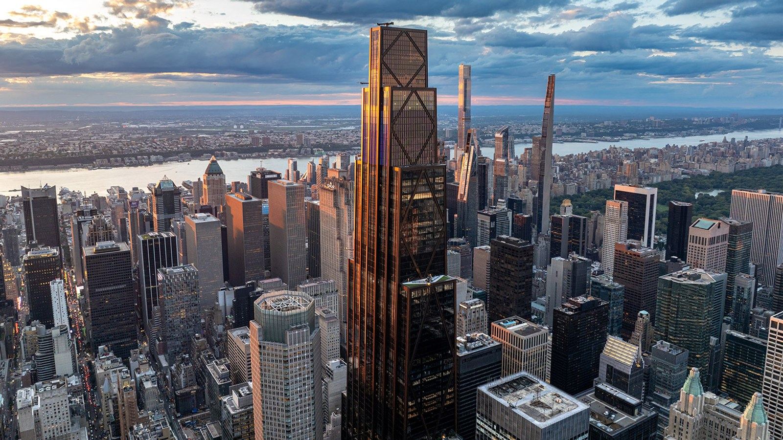 Official aerial photograph of JPMorgan Chase's 270 Park Avenue global headquarters in Manhattan.
