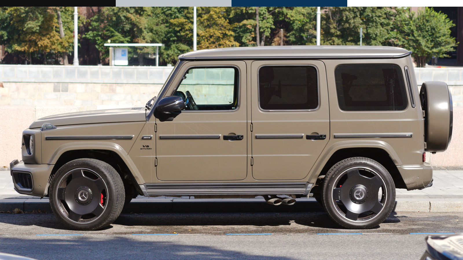 Mercedes-Benz G-Class side profile showing box-form status and durable premium recognition.