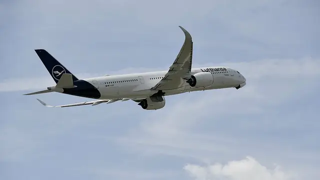 Lufthansa Airbus A350 in flight with the navy crane tail and Lufthansa fuselage wordmark.