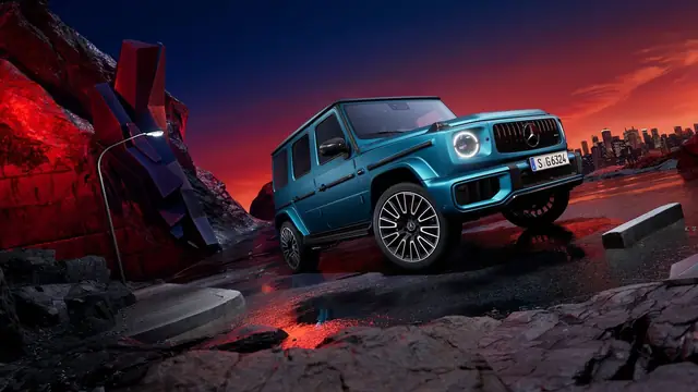 Official Mercedes-AMG G-Class editorial scene showing box-form status and premium recognition.