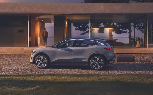 Renault brand page hero proof surface showing the marque, portfolio, and mobility architecture.